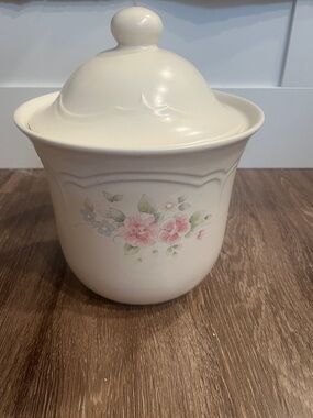 Pfaltzgraff Ceramic Canister with Pink Tea Rose Motif